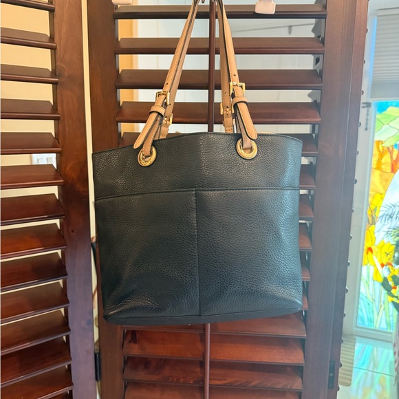 Michael Kors Black and Tan Shoulder Bag - Picture 3 of 10